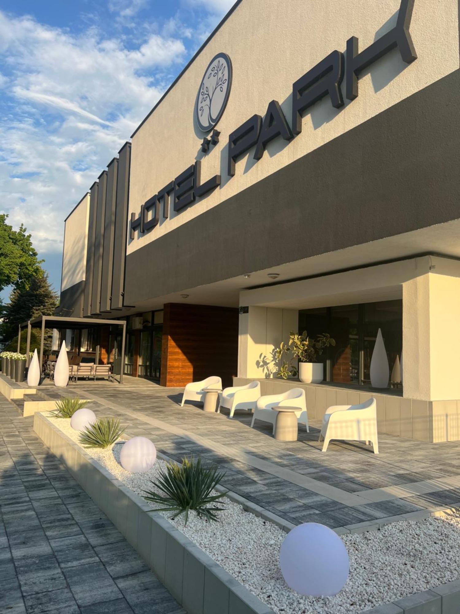 Hotel Park Opoczno Exterior photo